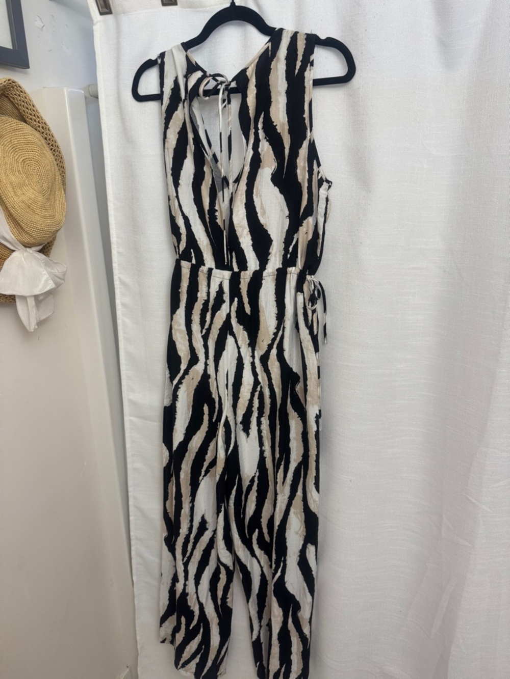 Vero Moda VMSARA Lea Sleeveless Wide Leg Jumpsuit – Zebra Print - Picture 6 of 9